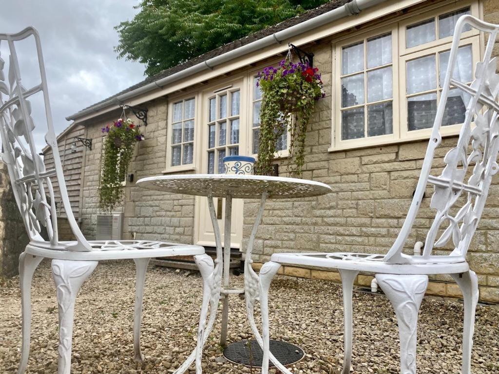 Heart Of The Village Cotswold Cottage In Crudwell. Exterior photo